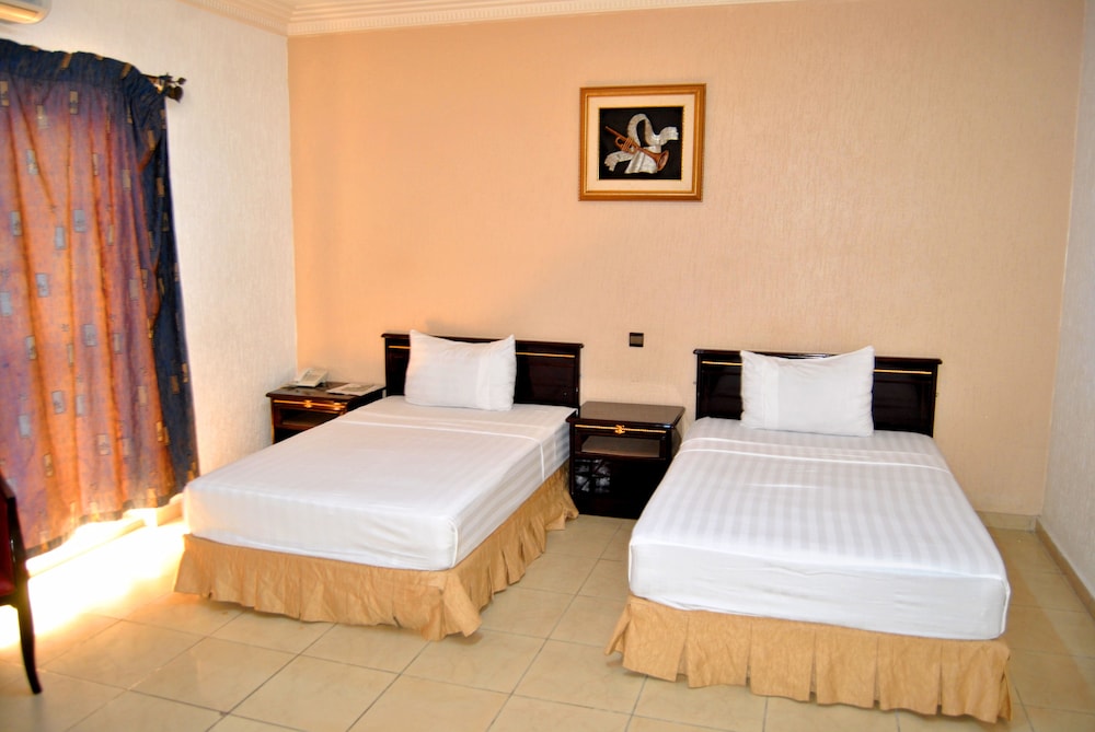Riviera Hotel Benin 9/42