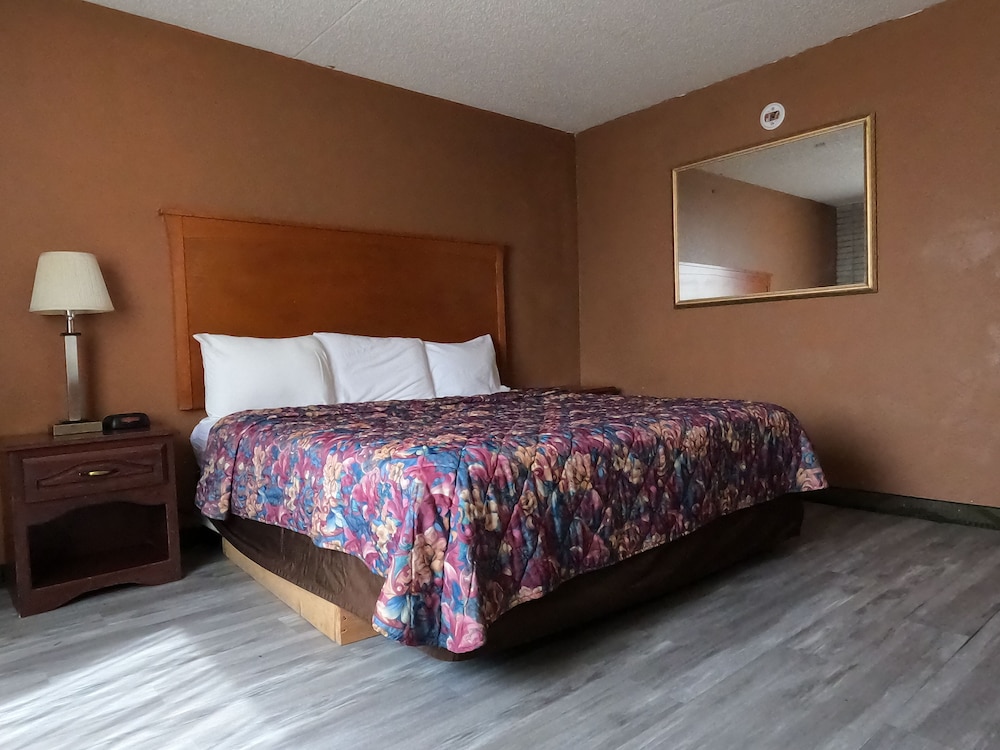 Americas Best Value Inn Salina 8/28