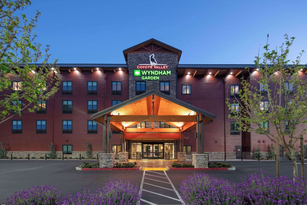 Wyndham Garden Redwood Valley/Ukiah 1/50
