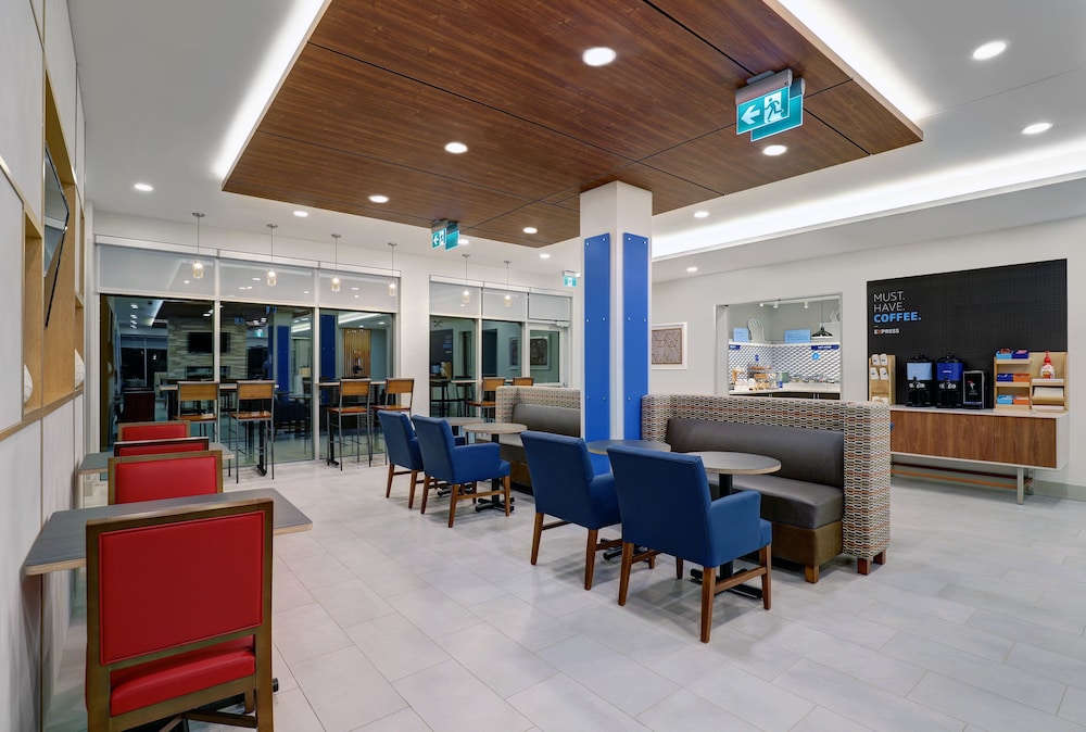Holiday Inn Express And Suites Port Elgin 41/50
