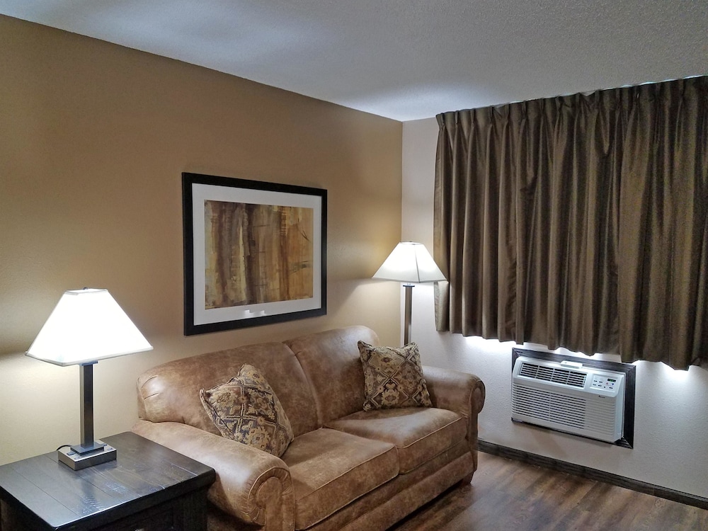 Americas Best Value Inn & Suites Bismarck 20/31