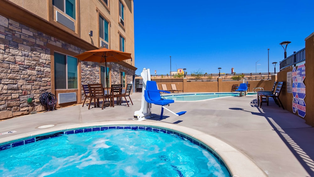 Best Western Plus New Barstow Inn & Suites 1/34