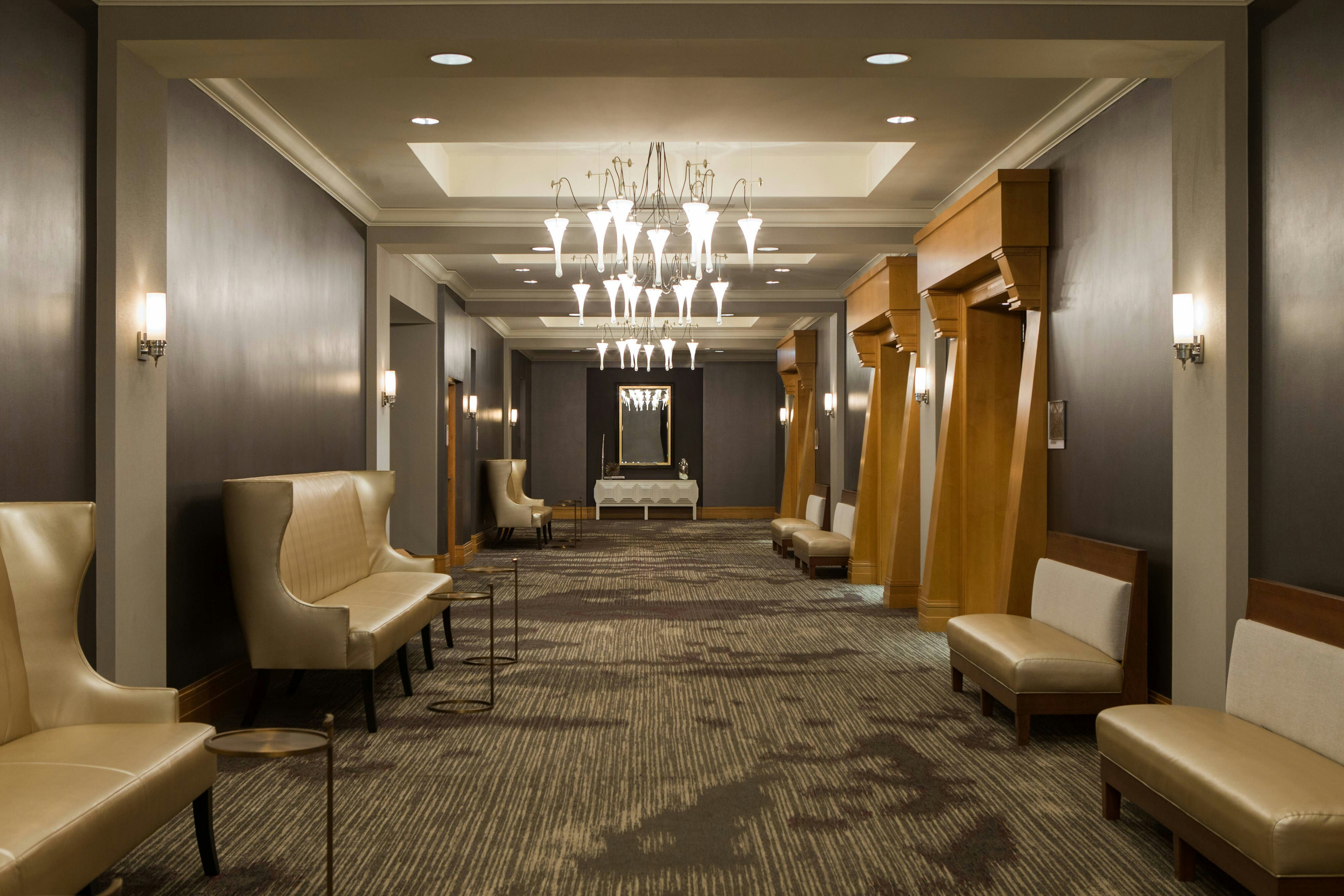 Renaissance Chicago O'hare Suites 47/47
