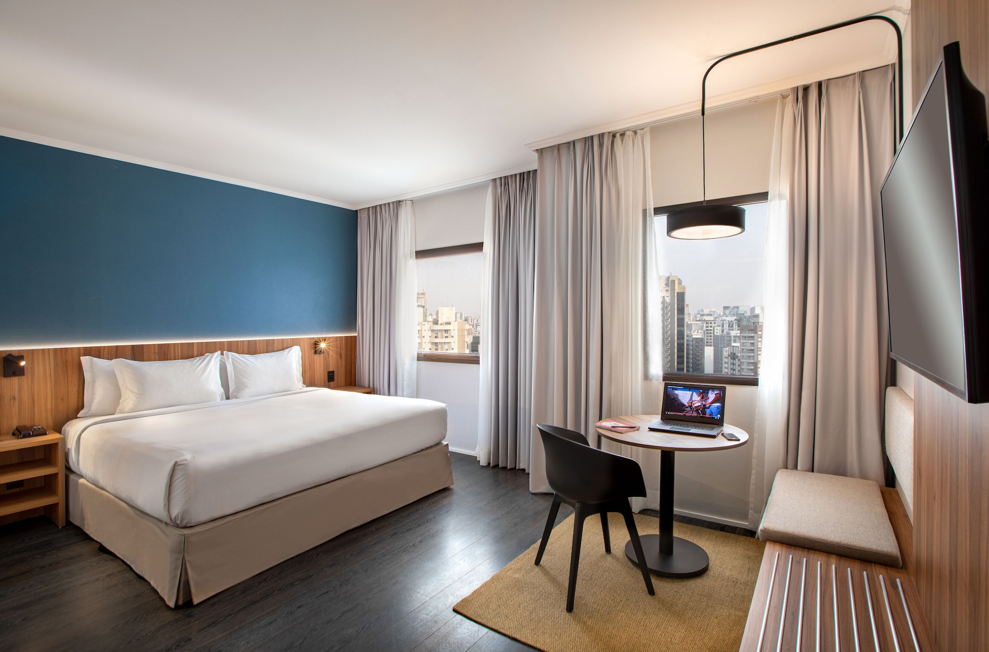 Innside, King Bed, City View