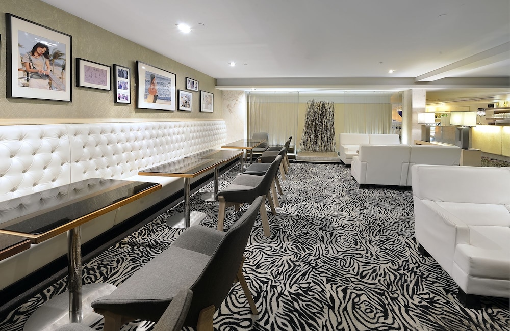 Chateau Beach Resort 52/78