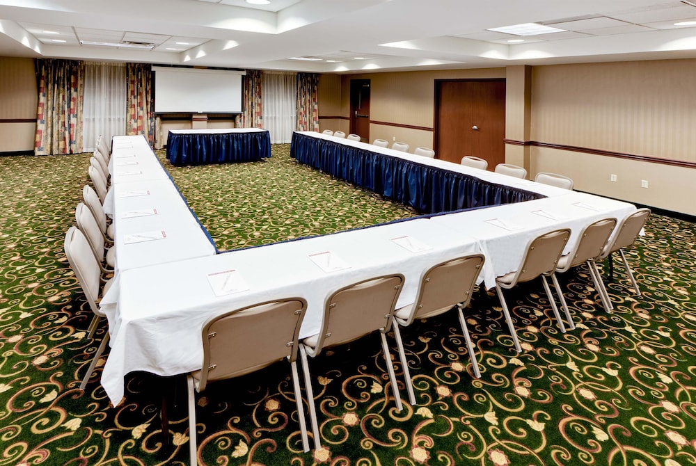 Hawthorn Suites By Wyndham Louisville East 18/25