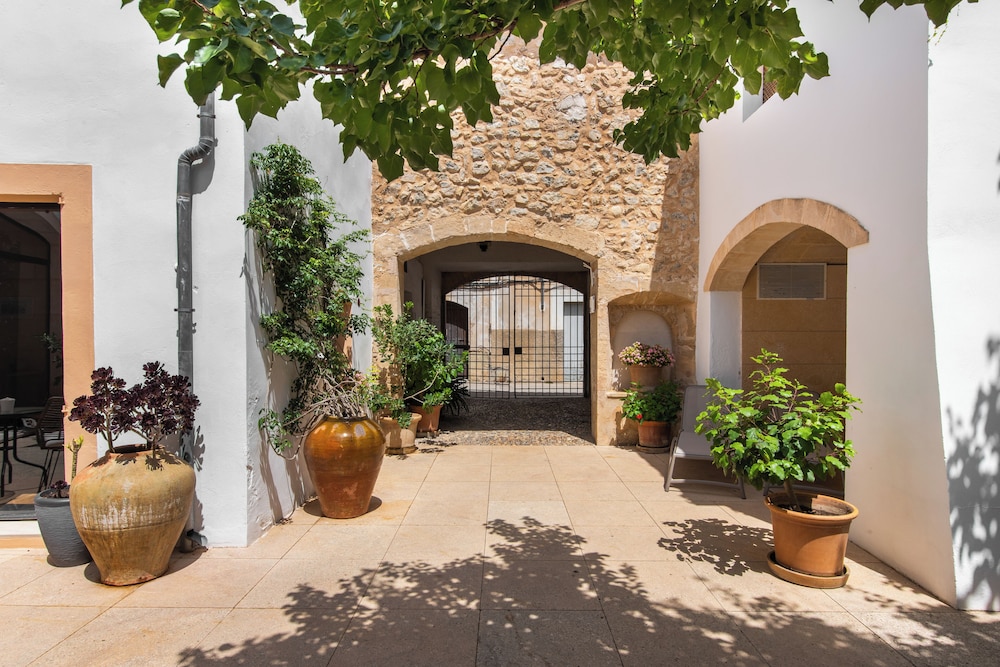 Hotel Can Moragues 48/50
