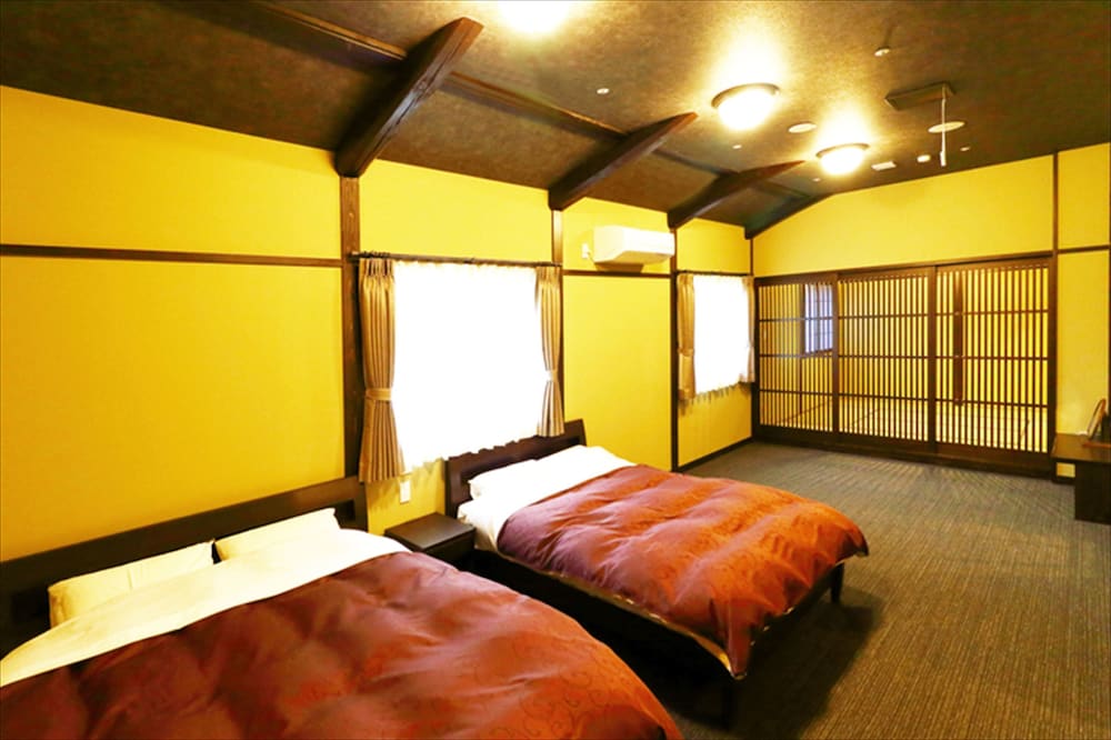 Karasawa Inn 12/63