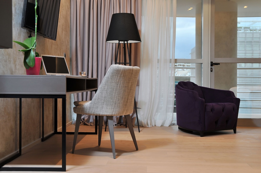 Athenaeum Grand Hotel 45/50