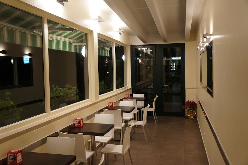 Albergo Bar Cenni 33/48