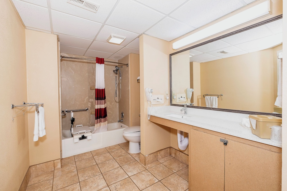 Red Roof Inn and Suites Macon 71/71
