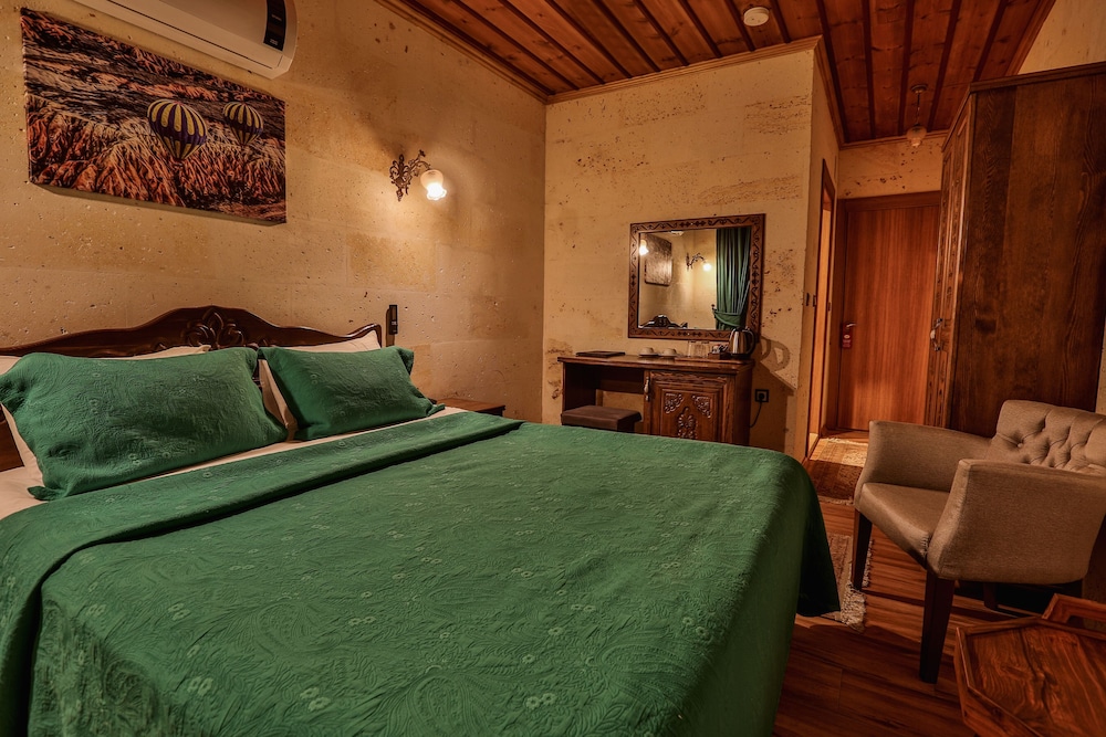 Milat Cave Hotel 25/50