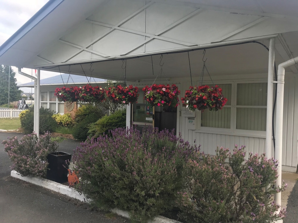 Fairy Springs Motel 2/59