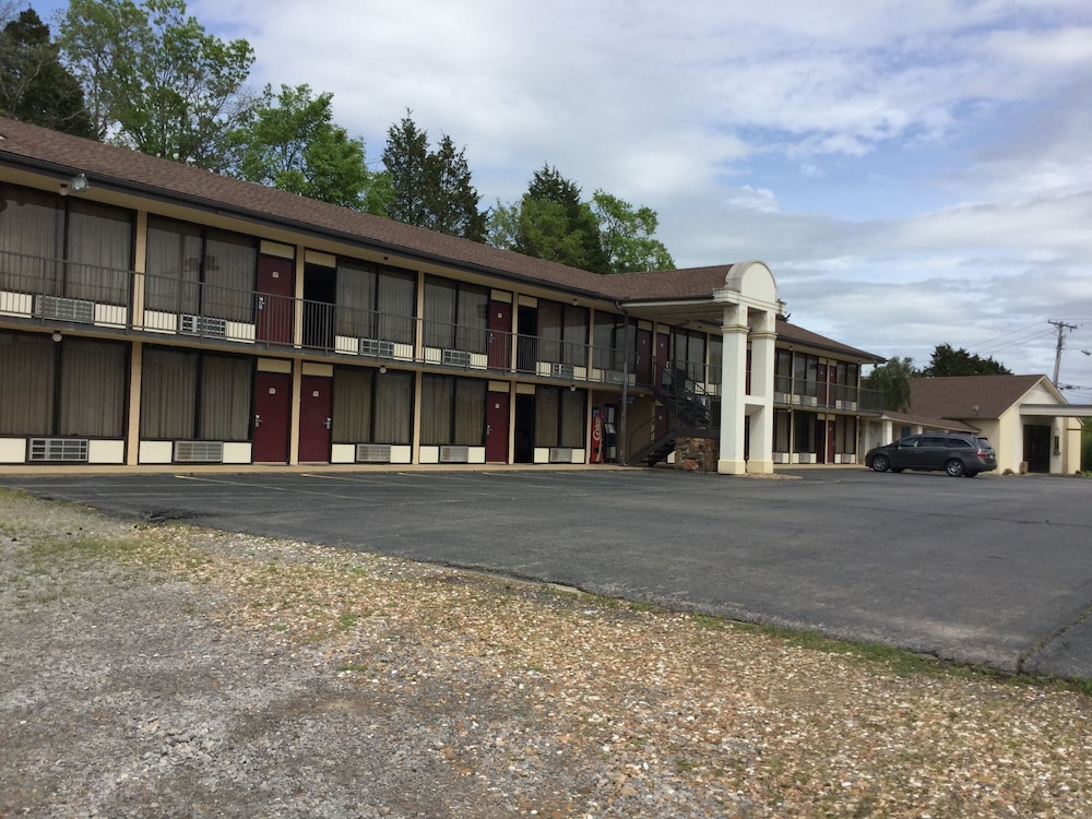 Sunset Inn Clarksville 36/44