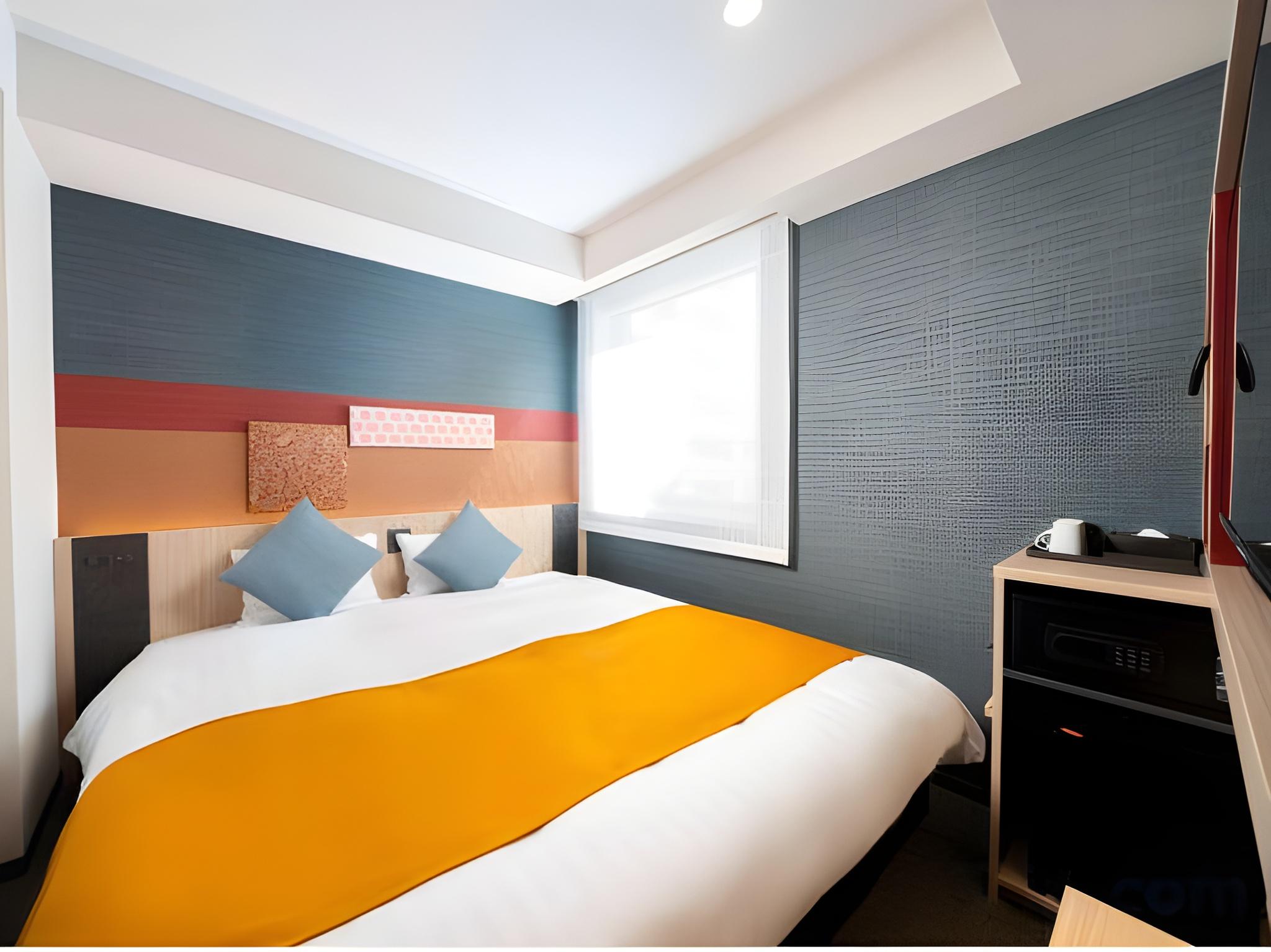 Hollywood, Double Bed