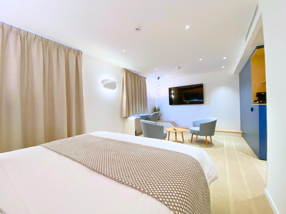 Brit Hotel Fougeres - Hotel Du Parc 20/69