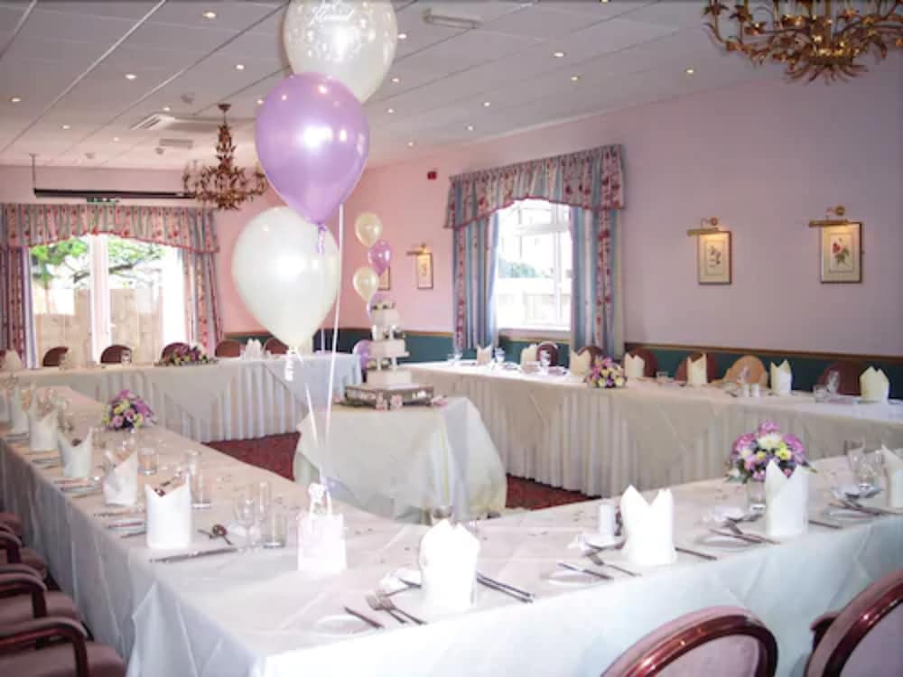 Oliver Cromwell Hotel 31/50