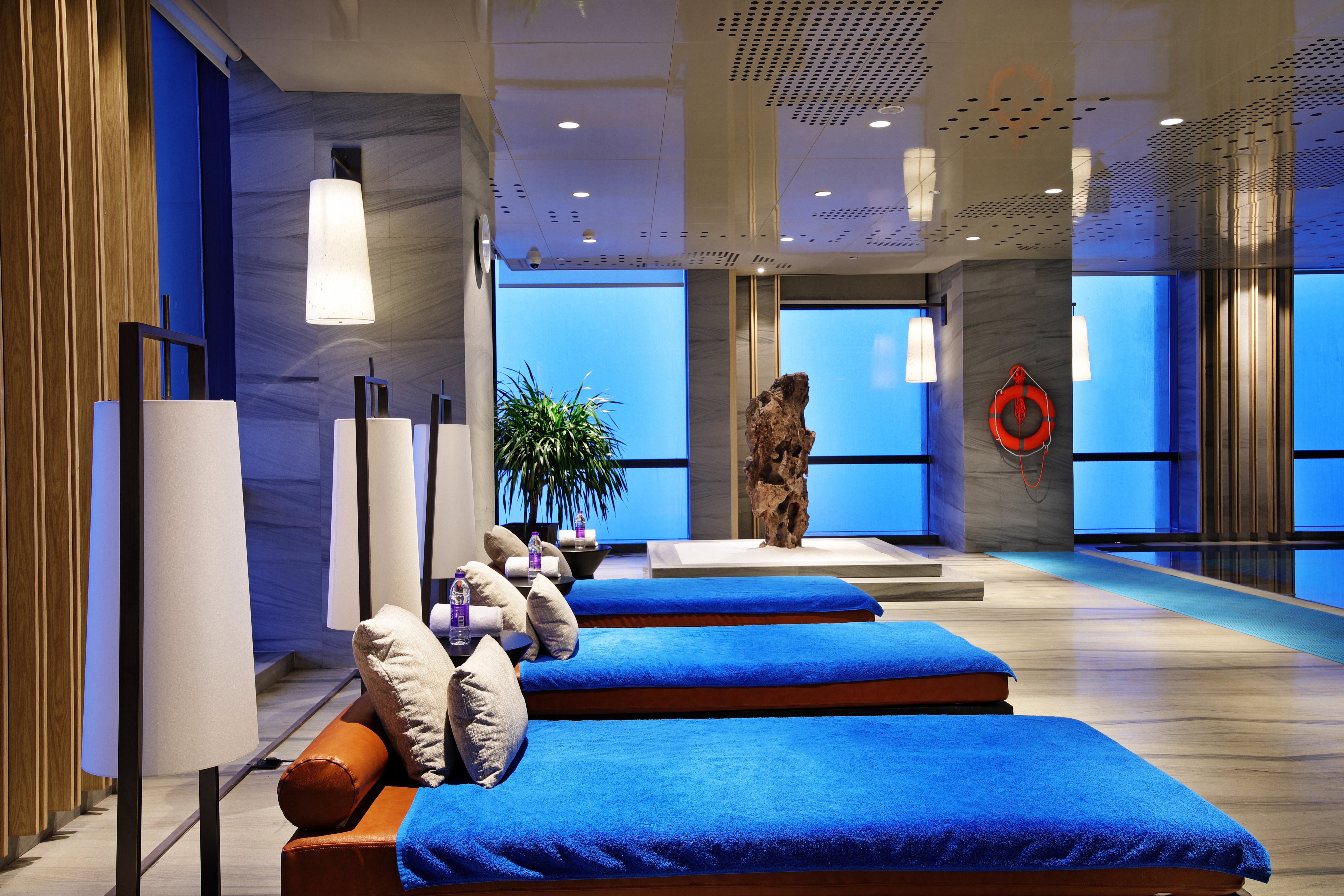 HUALUXE HOTELS AND RESORTS WUXI TAIHU 23/50