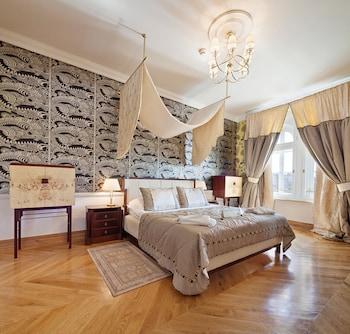 LUXURY, APARTMENT, CITY VIEW