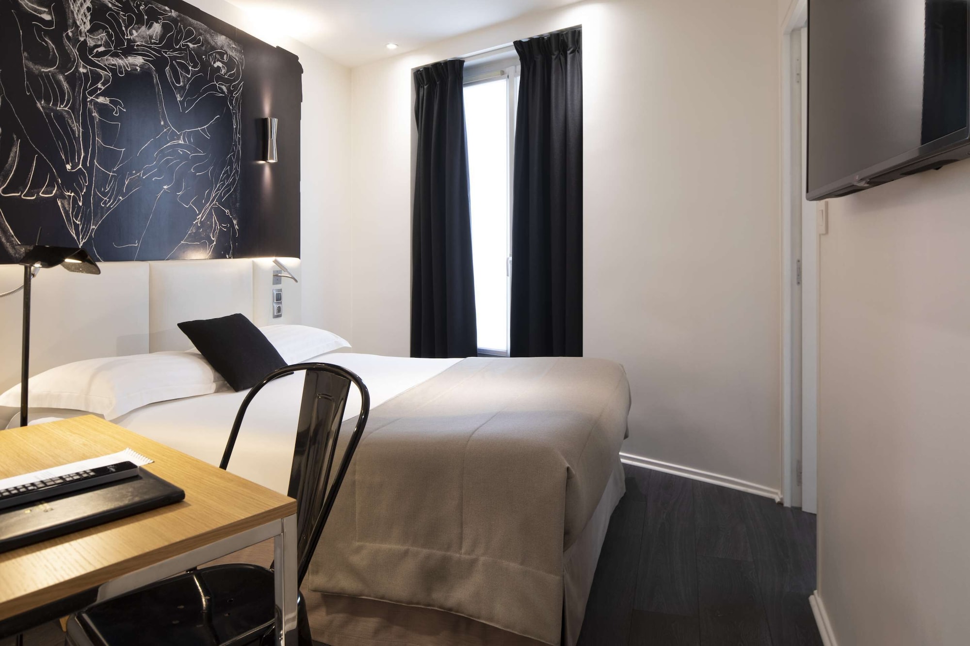 غرفة كلاسيكية بسرير مزدوج، Hotel Montparnasse Saint Germain 7/10