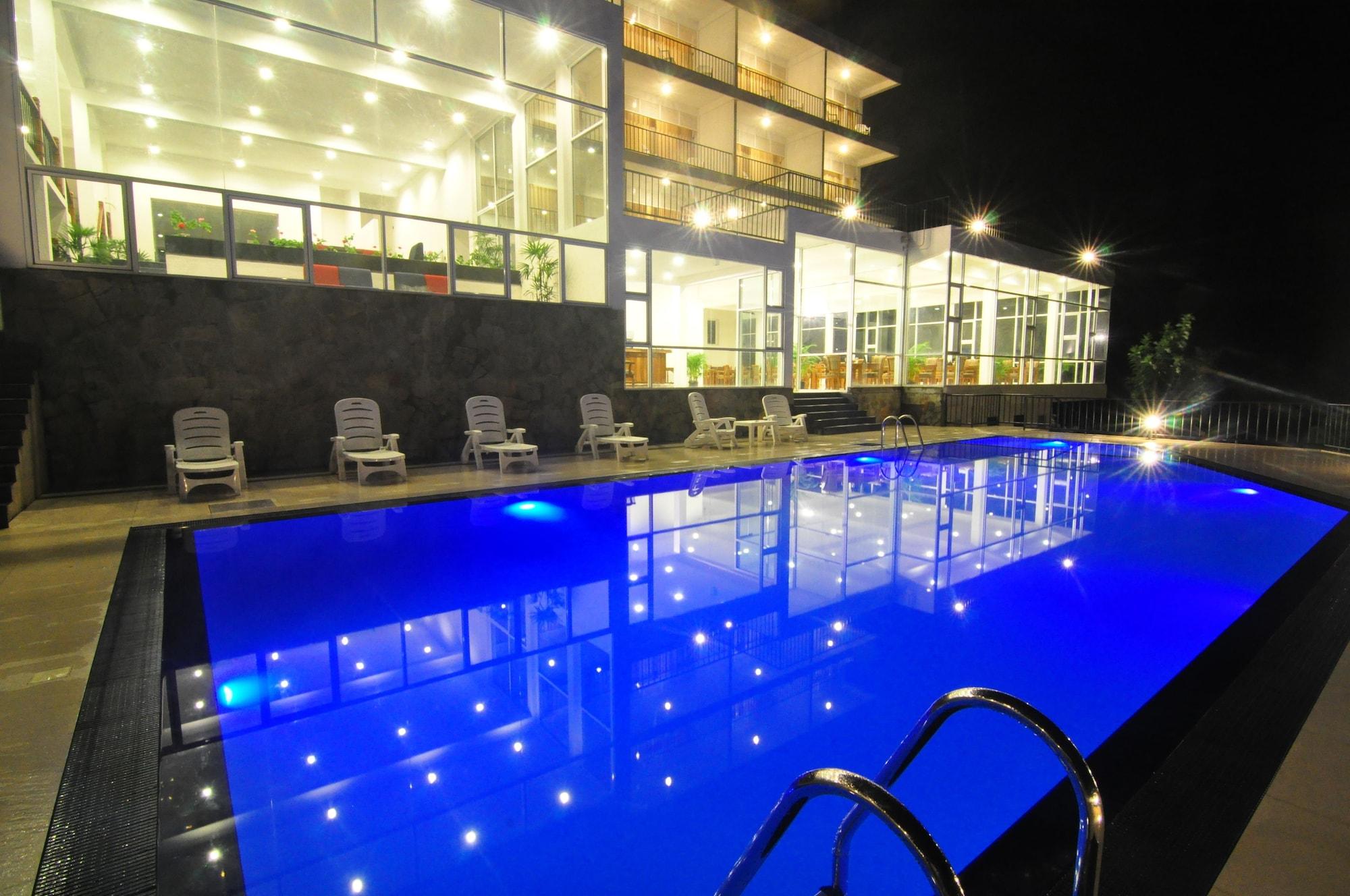Hotel Heavens Edge By Ehi 8/14