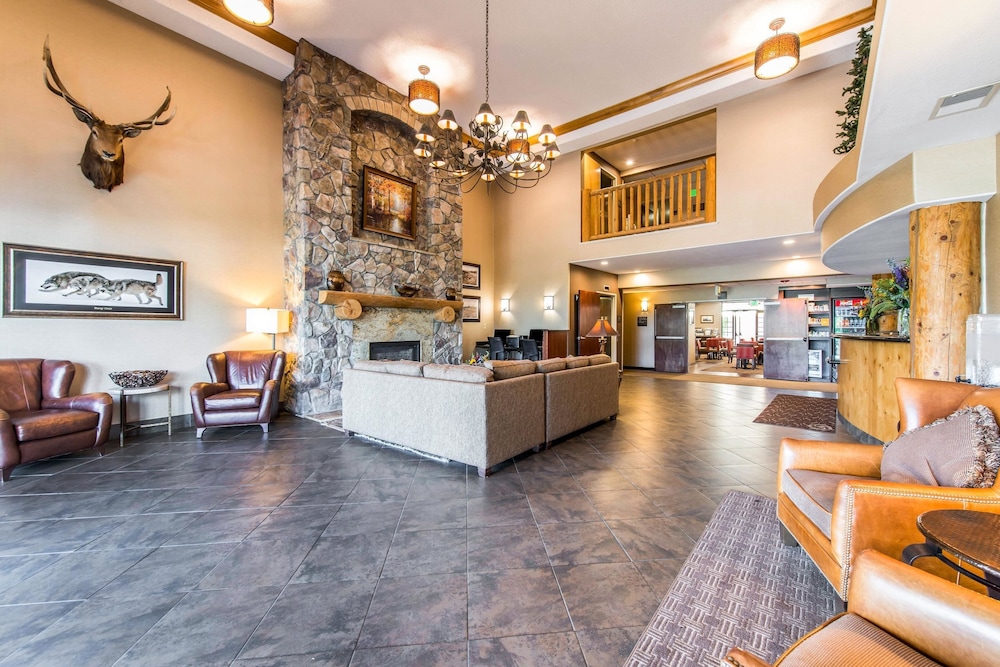 Comfort Suites At Evergreen Parkway 39/48