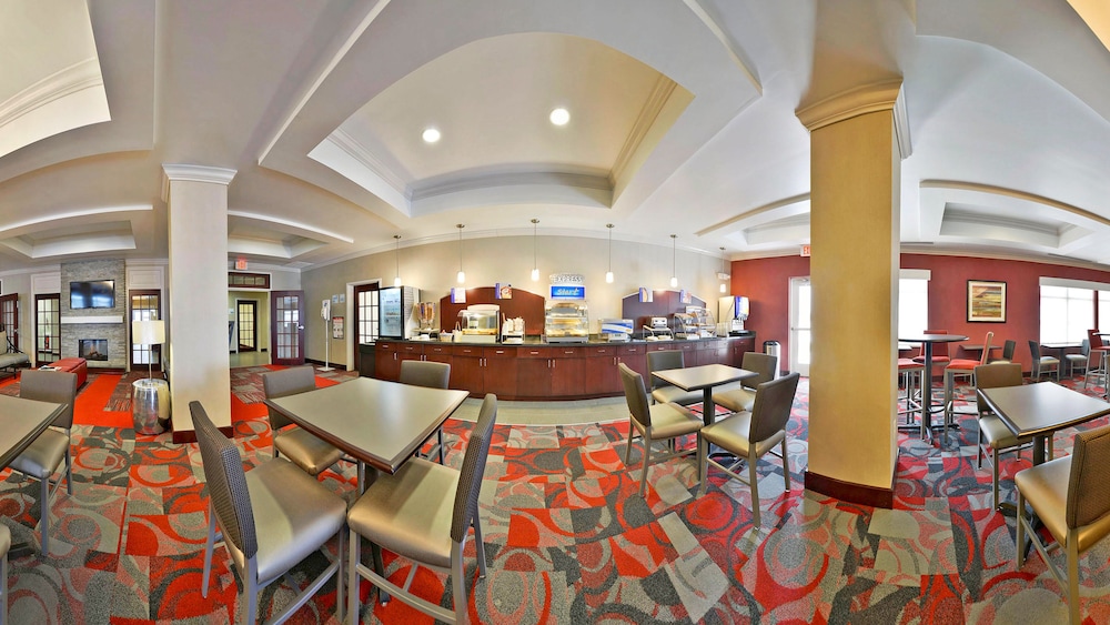 Holiday Inn Express Hotel Amp Suites Utica 44/58