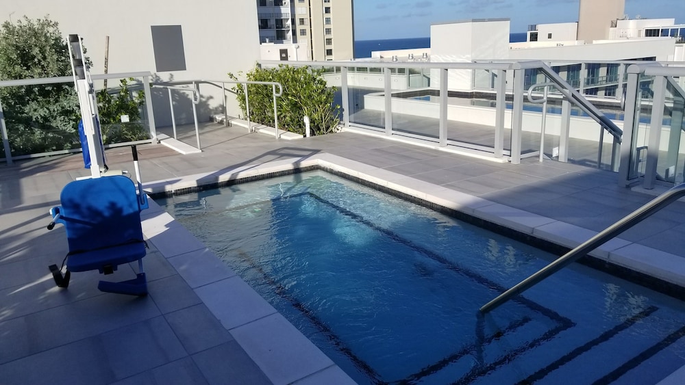 CH Luxury Condos & Studios On The Beach 43/50