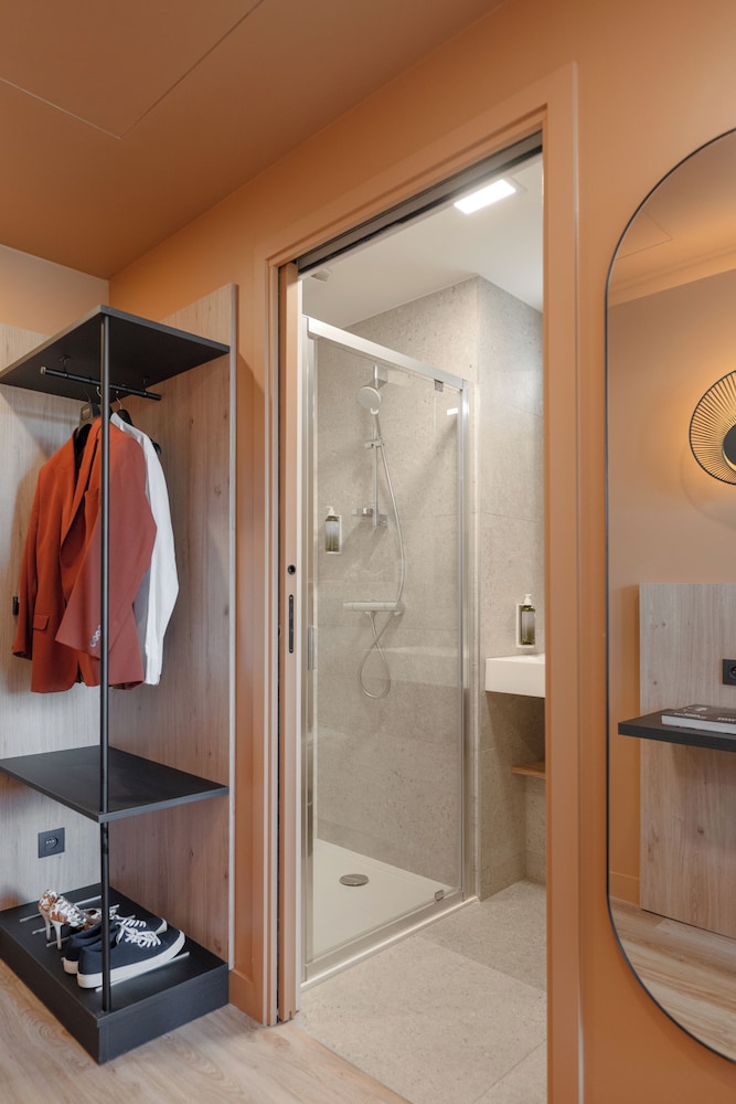 جناح متصل بسرير كوين وسريرين منفصلين، All Suites Hotel Paris Pleyel L’Ile Saint Denis 9/10