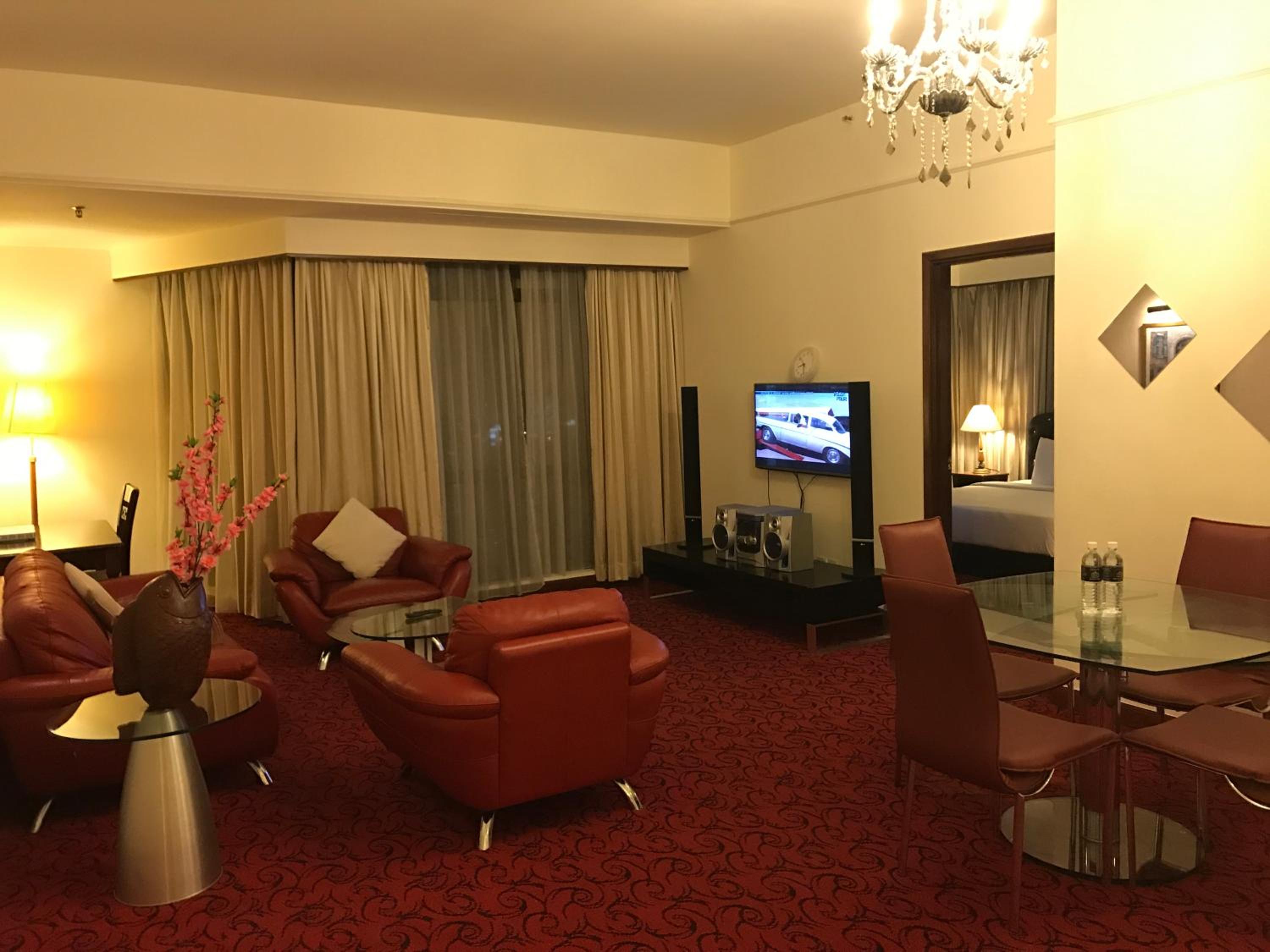 KL Service Suite at Times Square 38/59