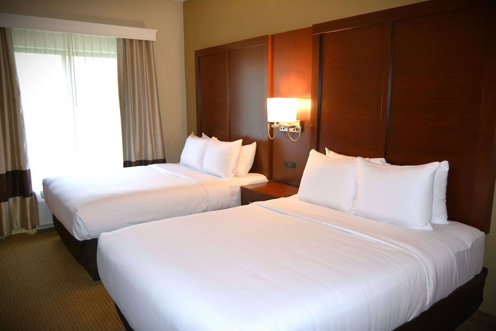 SUITE, 2 QUEEN BEDS