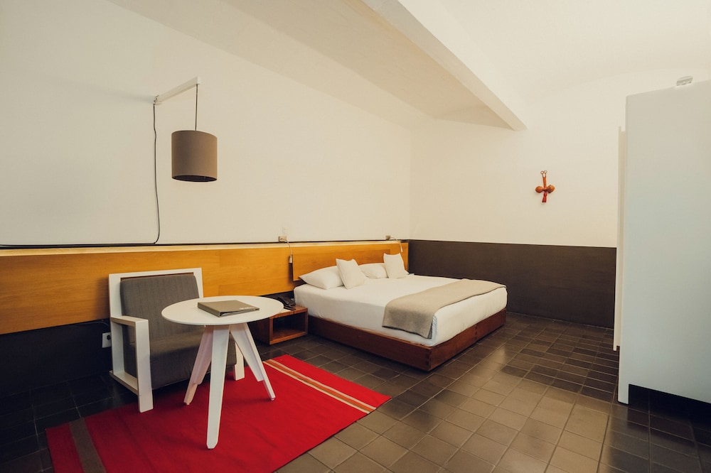 SUPERIOR, KING BED