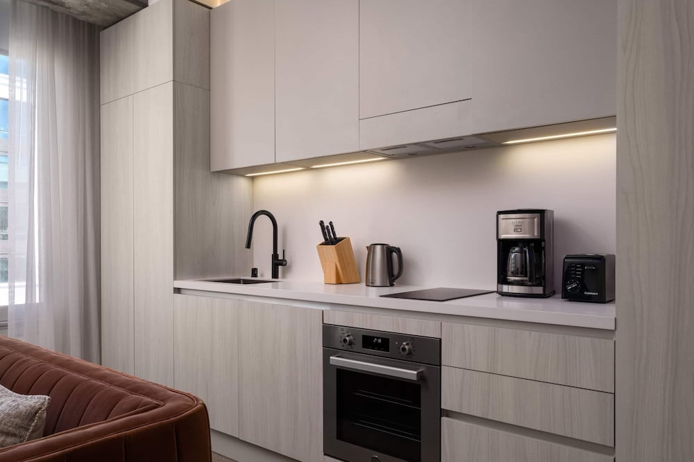شقة استوديو بسرير كينج لذوي الإعاقة، Reside Craftsman Los Angeles, a Wyndham Residence 4/5