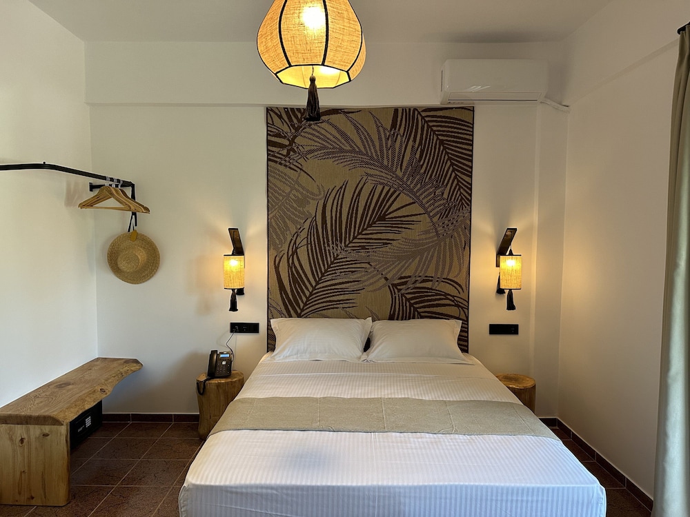 DELUXE, DOUBLE BED, GARDEN VIEW, ANNEX