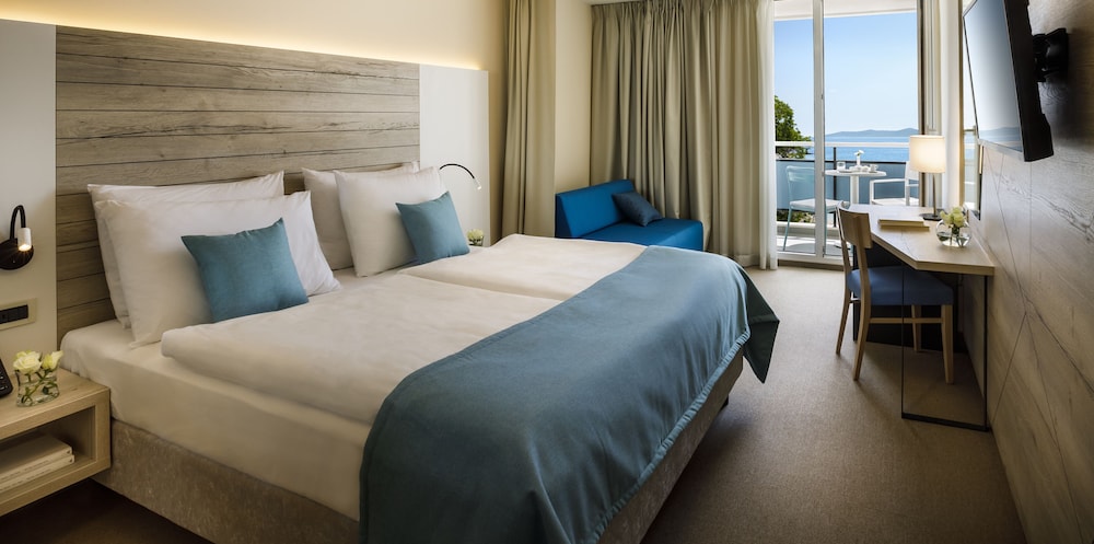 Superior, Twin Beds, Queen Bed, Sea Side, Sofa