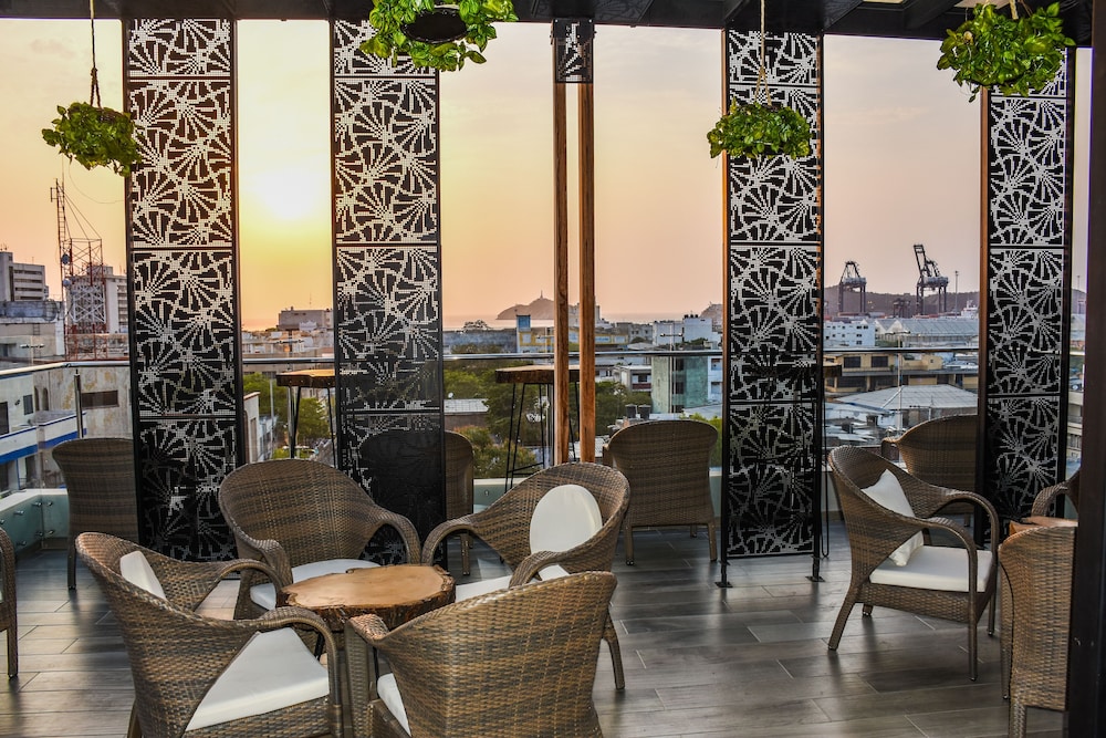 Perla Suite Hotel 51/64