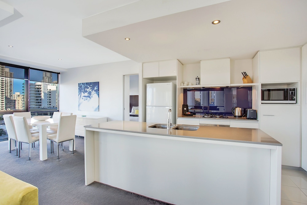 Mantra Circle on Cavill Surfers Paradise 7/50