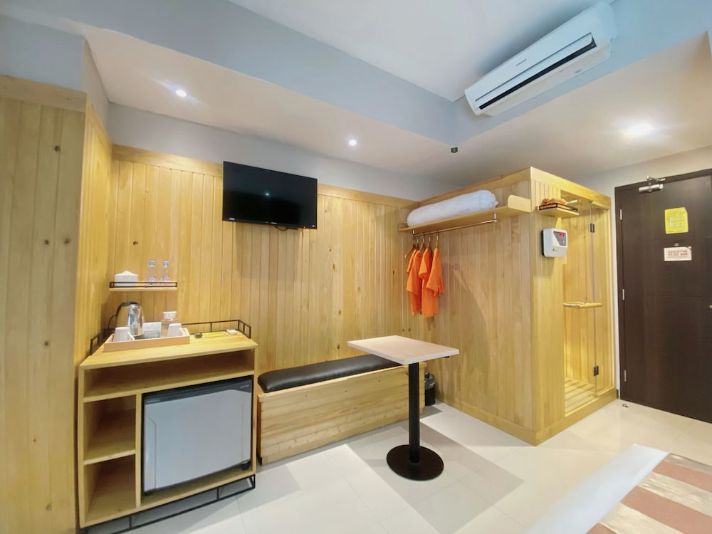 Verse Lite Hotel Gajah Mada 11/67