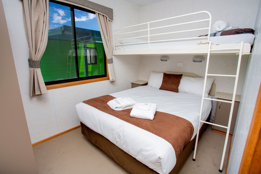 Family, Cabin, 1 Single and 2 Double Beds