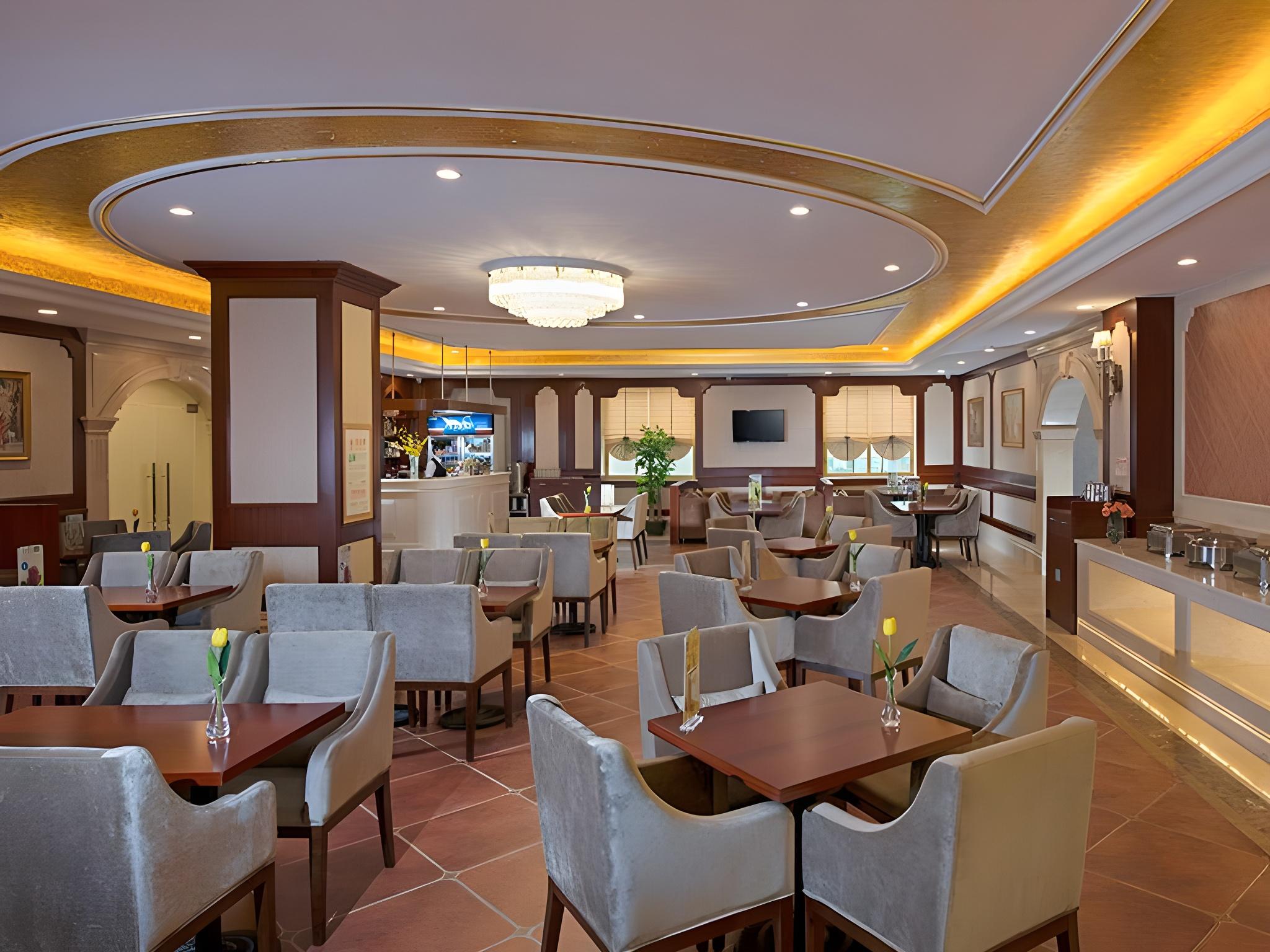 Vienna International Hotel (Shenzhen Guanlan Huanguan South Road) 33/45