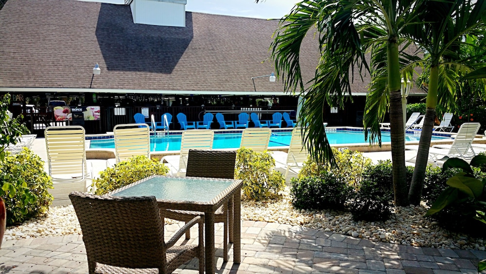 Dolphin Key Resort 24/50