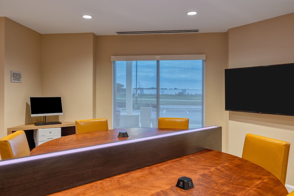 TownePlace Suites by Marriott Indianapolis Airport 58/63