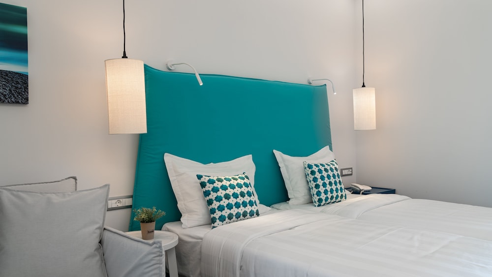 SUPERIOR, DOUBLE BED, JETTED TUB