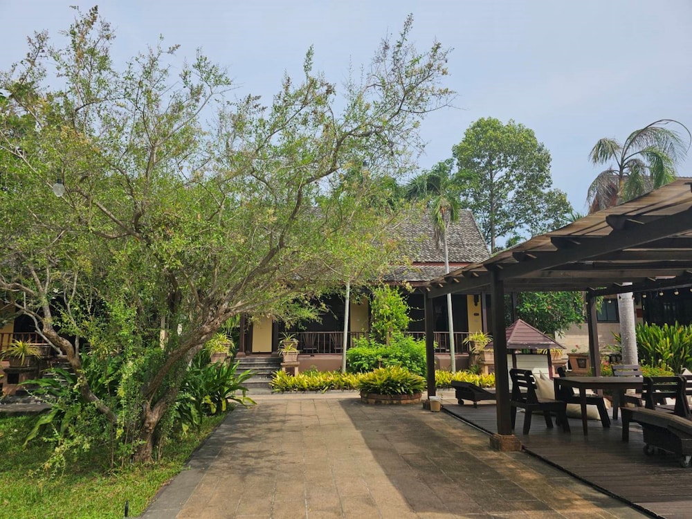 Botany Beach Resort 62/73