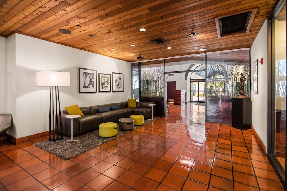Miami Lakes Hotel 33/48
