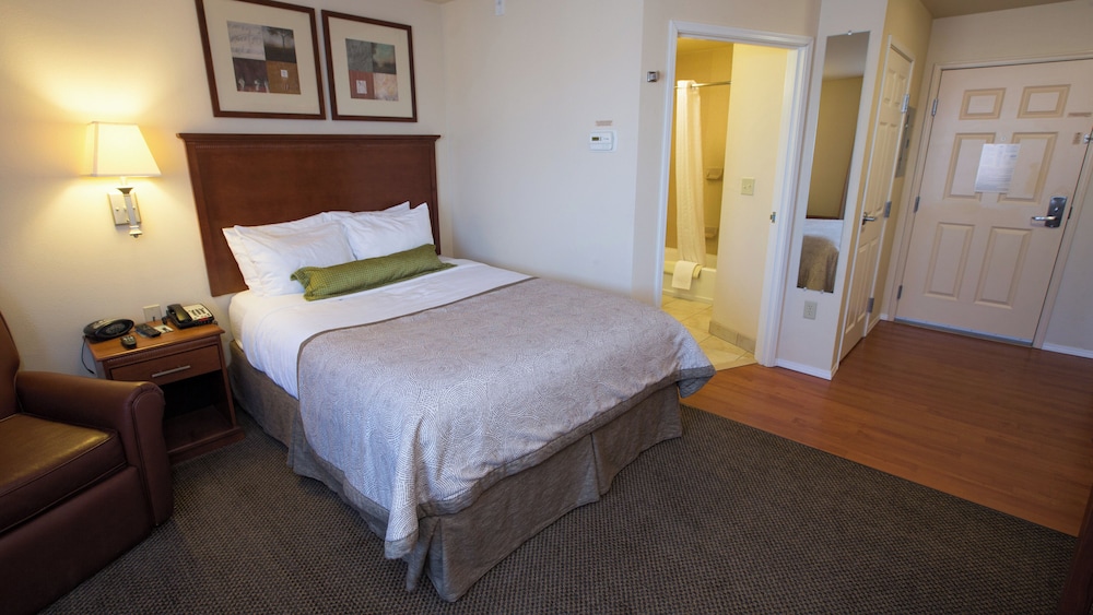 Candlewood Suites Springfield 20/57