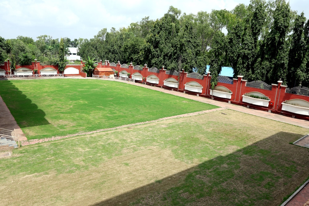 AURANGABAD GYMKHANA CLUB. 64/69