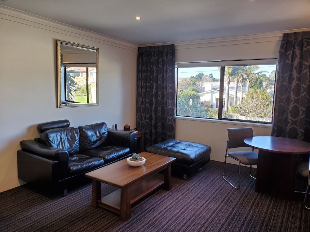 The Devon Hotel 26/50