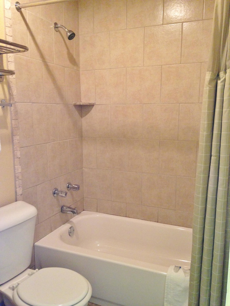 Americas Best Value Inn & Suites Yukon Oklahoma City 15/32