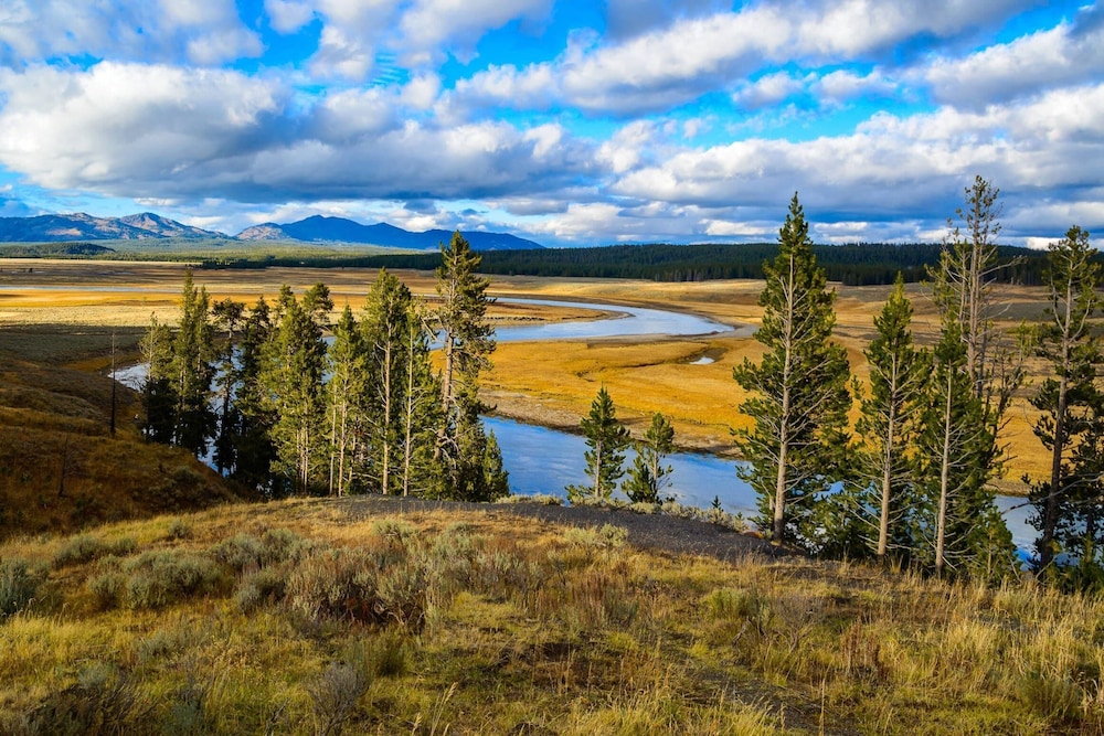 Ridgeline Hotel at Yellowstone, an Ascend Collection Hotel 55/59